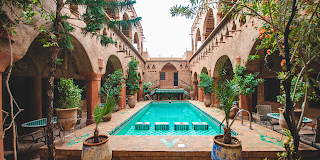 Marrakech hors des sentiers battus : 7 adresses secrètes et gratuites que les guides touristiques vous cachent